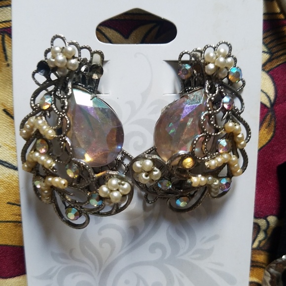 Jewelry - Vintage clip on earrings Jewelry - Vintage clip on earrings